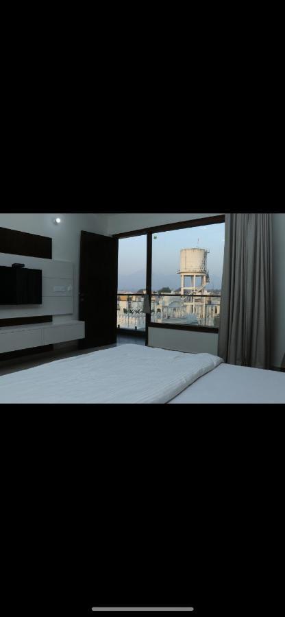 Hotel Temple View Inn Anandpur Sahib ภายนอก รูปภาพ
