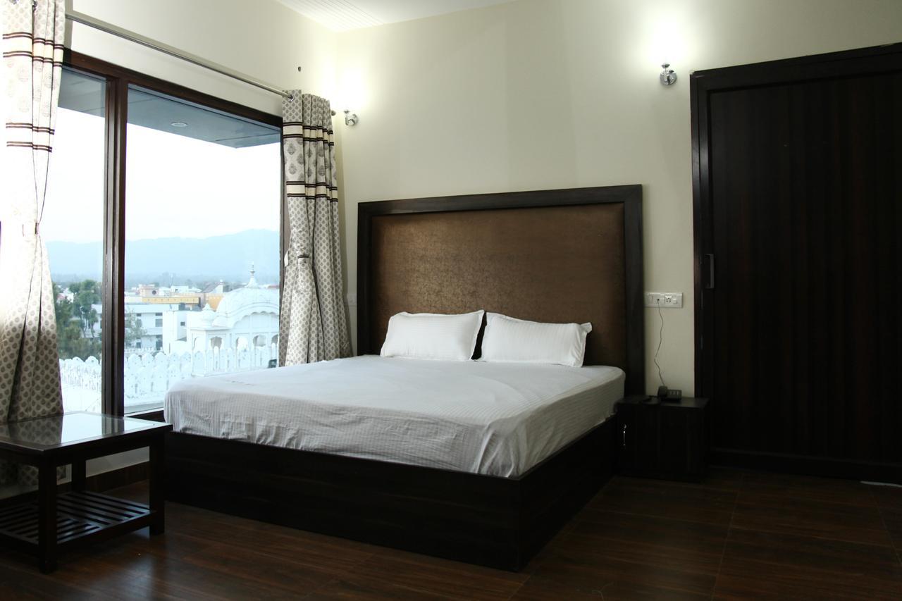 Hotel Temple View Inn Anandpur Sahib ภายนอก รูปภาพ