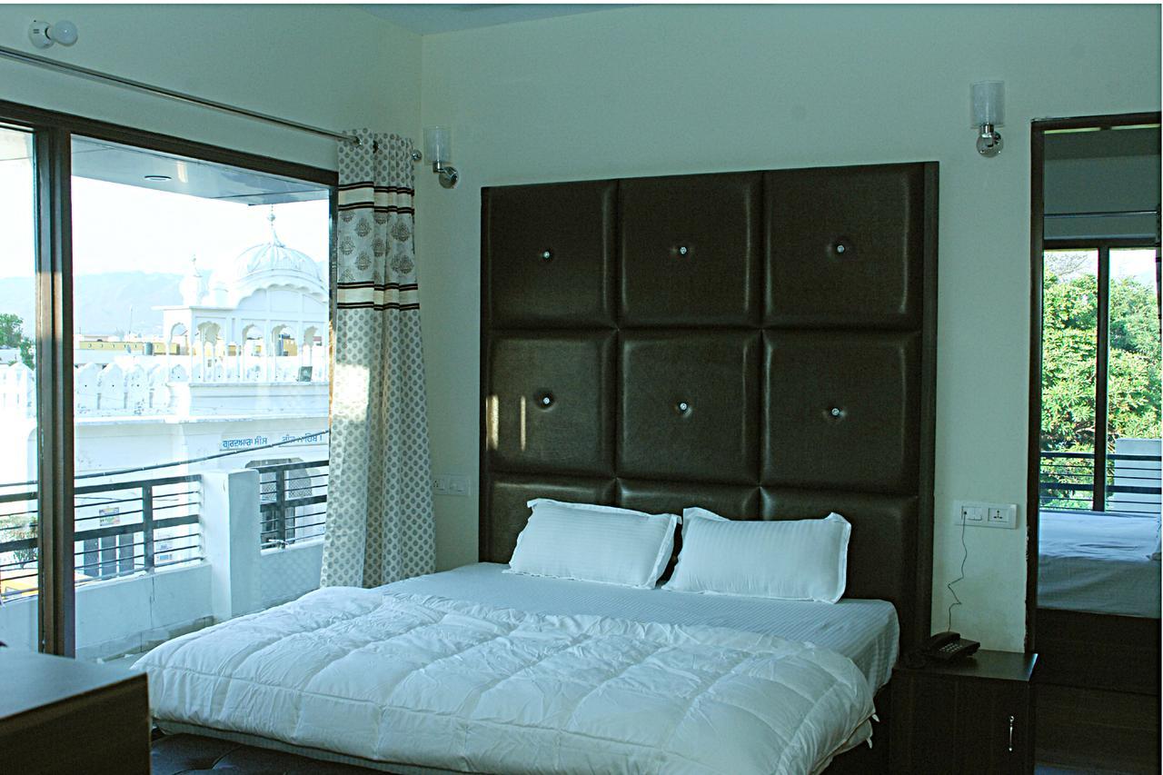 Hotel Temple View Inn Anandpur Sahib ภายนอก รูปภาพ