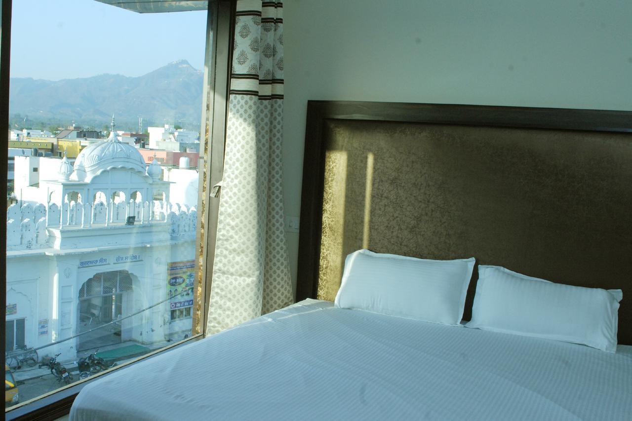 Hotel Temple View Inn Anandpur Sahib ภายนอก รูปภาพ