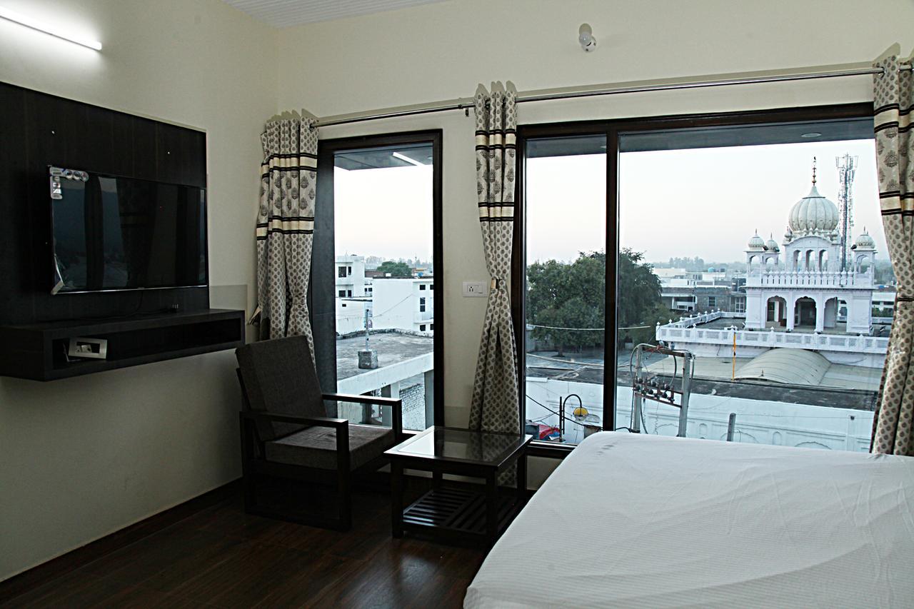 Hotel Temple View Inn Anandpur Sahib ภายนอก รูปภาพ