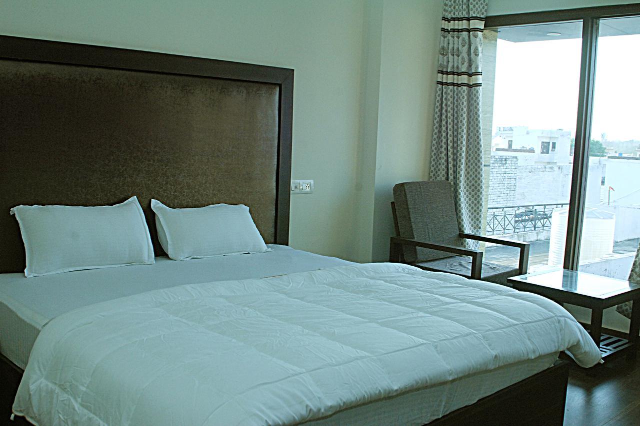 Hotel Temple View Inn Anandpur Sahib ภายนอก รูปภาพ