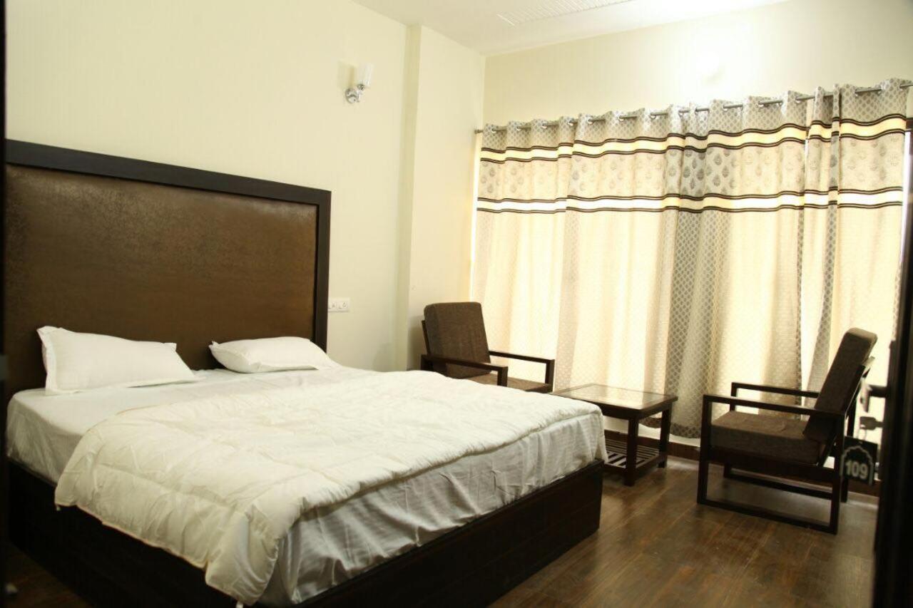 Hotel Temple View Inn Anandpur Sahib ภายนอก รูปภาพ